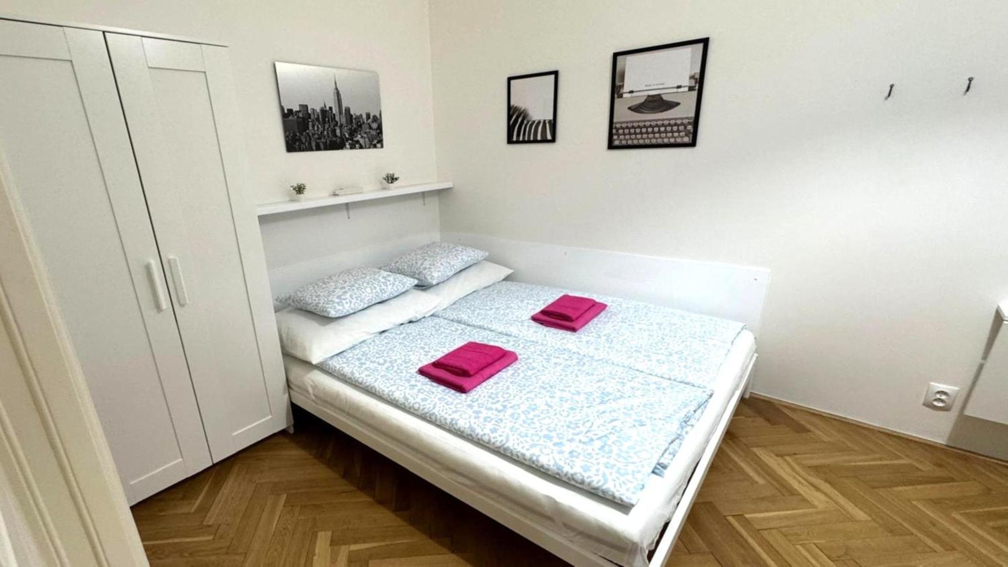Side Street Apartments Praga Exterior foto